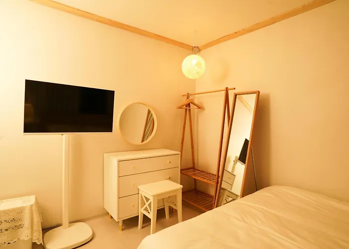 Villa K-beauty Salon Stay, 5-min Walk To Yeonsinnae Station, Gtx-a 5 Min To Station, Gyeongbokgung, Hongdae, 명동, Bukhansan & Goyang Sports Complex, Sleeps 5