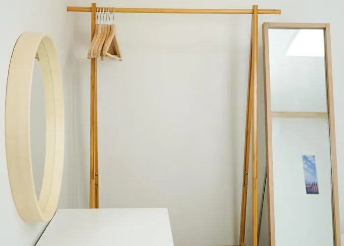 K-beauty Salon Stay, 5-min Walk To Yeonsinnae Station, Gtx-a 5 Min To Station, Gyeongbokgung, Hongdae, 명동, Bukhansan & Goyang Sports Complex, Sleeps 5