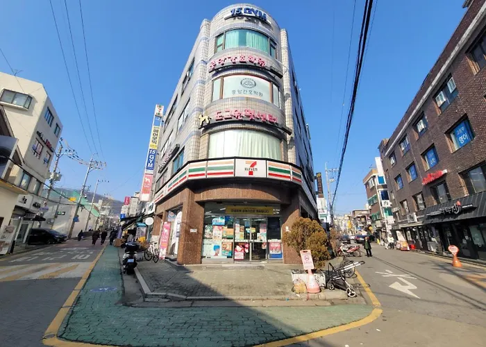 K-beauty Salon Stay, 5-min Walk To Yeonsinnae Station, Gtx-a 5 Min To Station, Gyeongbokgung, Hongdae, 명동, Bukhansan & Goyang Sports Complex, Sleeps 5 Villa *