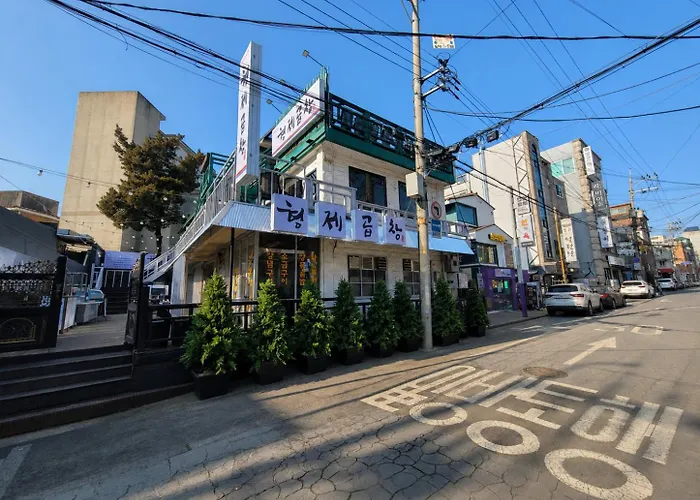 K-beauty Salon Stay, 5-min Walk To Yeonsinnae Station, Gtx-a 5 Min To Station, Gyeongbokgung, Hongdae, 명동, Bukhansan & Goyang Sports Complex, Sleeps 5