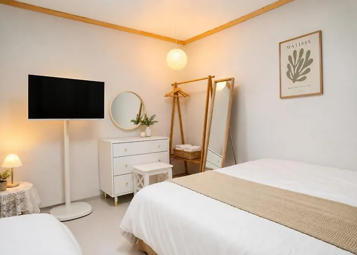 K-beauty Salon Stay, 5-min Walk To Yeonsinnae Station, Gtx-a 5 Min To Station, Gyeongbokgung, Hongdae, 명동, Bukhansan & Goyang Sports Complex, Sleeps 5 *