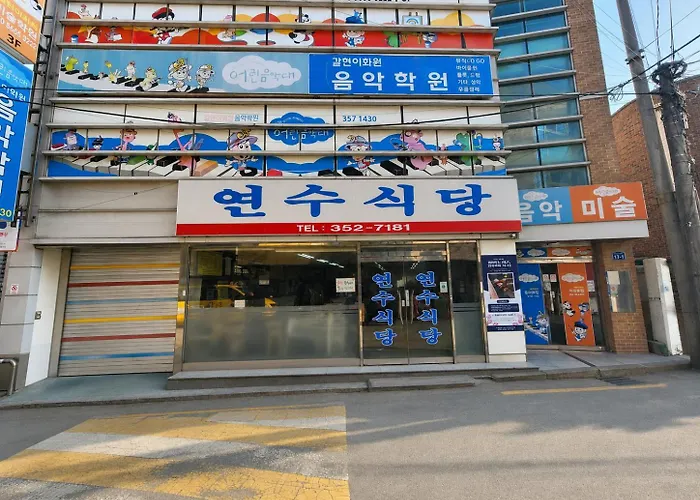 K-beauty Salon Stay, 5-min Walk To Yeonsinnae Station, Gtx-a 5 Min To Station, Gyeongbokgung, Hongdae, 명동, Bukhansan & Goyang Sports Complex, Sleeps 5 Villa *