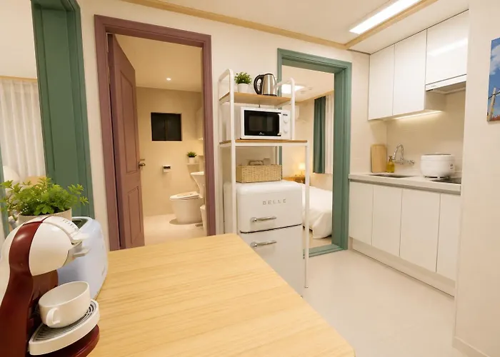 K-beauty Salon Stay, 5-min Walk To Yeonsinnae Station, Gtx-a 5 Min To Station, Gyeongbokgung, Hongdae, 명동, Bukhansan & Goyang Sports Complex, Sleeps 5